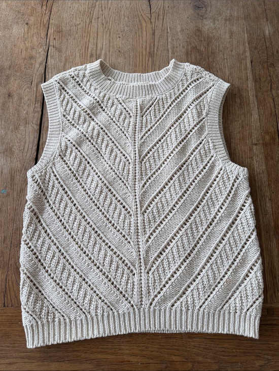 a.n.a Tops - A.N.A. Cream Knit Sleeveless Sweater Vest size XS